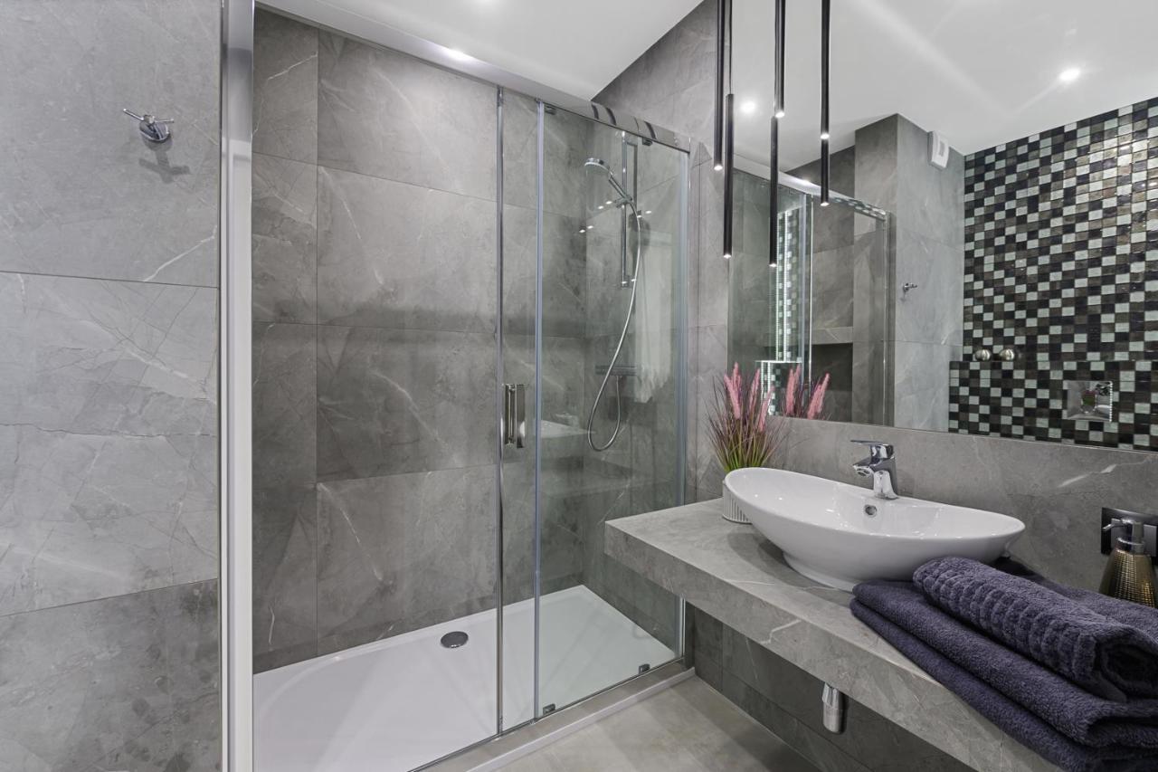 Gate Of City Centre Apartment By Pinpoint วูดช์ ภายนอก รูปภาพ